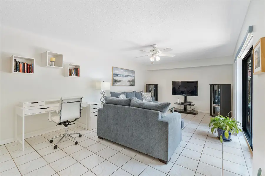 702 NW 98th Circle, Plantation, FL 33324 - #2