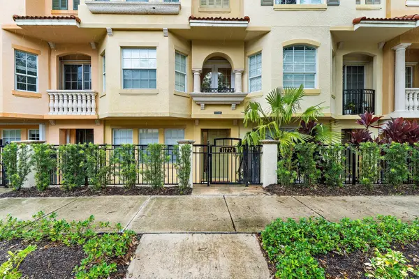 11774 Valencia Gardens Avenue, Palm Beach Gardens, FL 33410