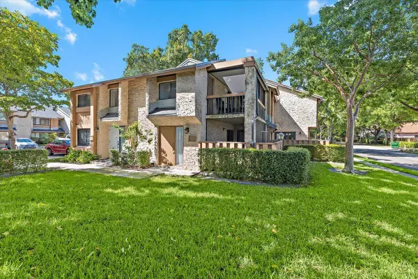 130 Wimbledon Lake Drive, Plantation, FL 33324