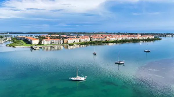 26 Harbour Isle Drive W #102, Fort Pierce, FL 34949