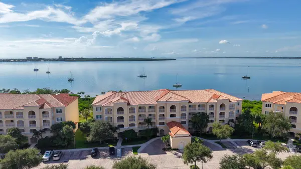 25 Harbour Isle Drive W #104, Fort Pierce, FL 34949