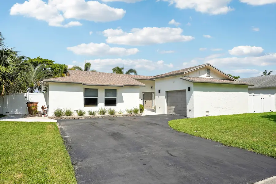 275 NW 37th Way, Deerfield Beach, FL 33442 - #2