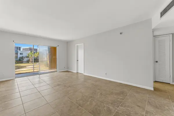 1638 Embassy Drive #208, West Palm Beach, FL 33401