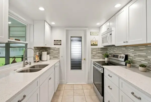 1100 Siesta Avenue, Boynton Beach, FL 33426