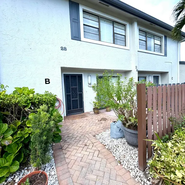 28 Southport Lane #B, Boynton Beach, FL 33436
