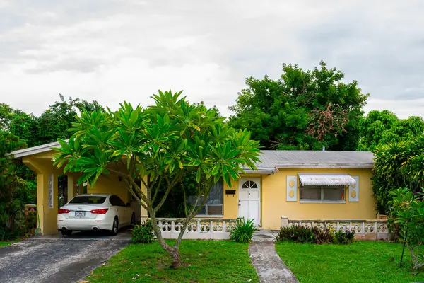 4211 NW 43rd Street, Lauderdale Lakes, FL 33319