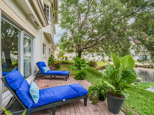 536 7th Square #103, Vero Beach, FL 32962