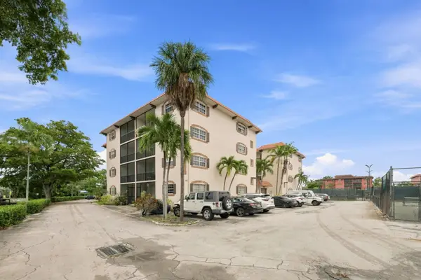 610 Tennis Club Drive #305, Fort Lauderdale, FL 33311