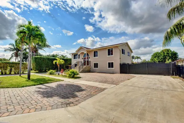 1371 Woodcrest Road W, West Palm Beach, FL 33417