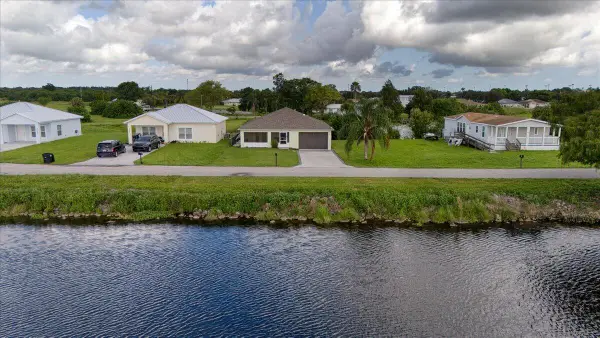908 Riverside Drive Sw, Moore Haven, FL 33471