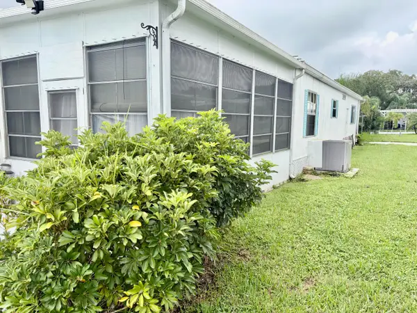 10 La Paloma Lane, Port St Lucie, FL 34952