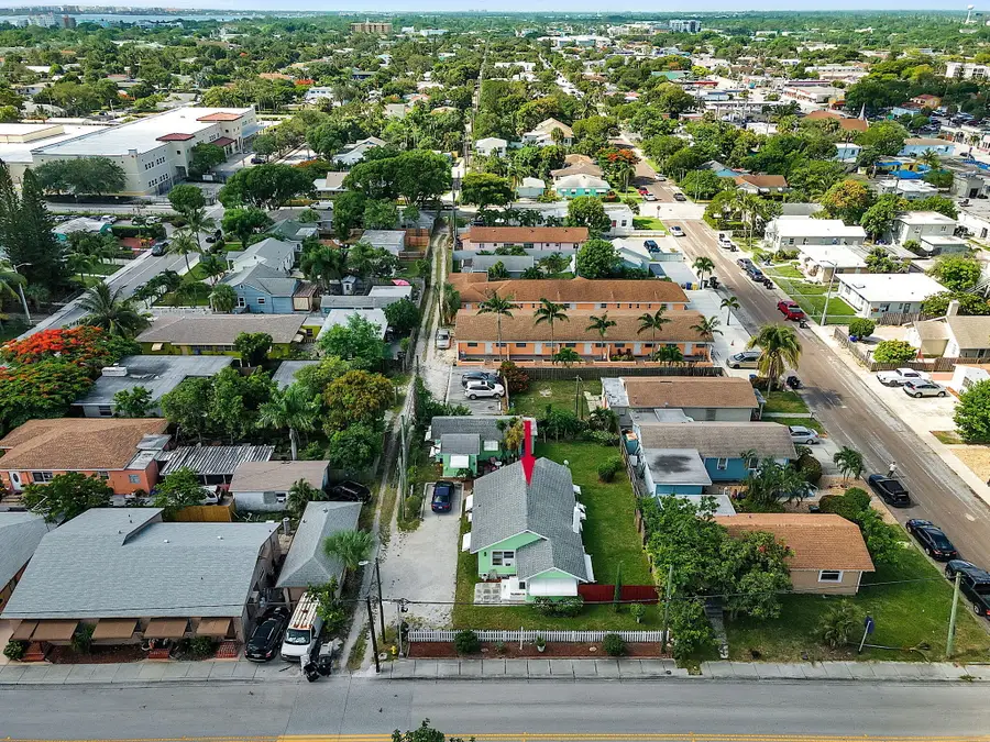 713 10th Avenue N, Lake Worth Beach, FL 33460 - #2