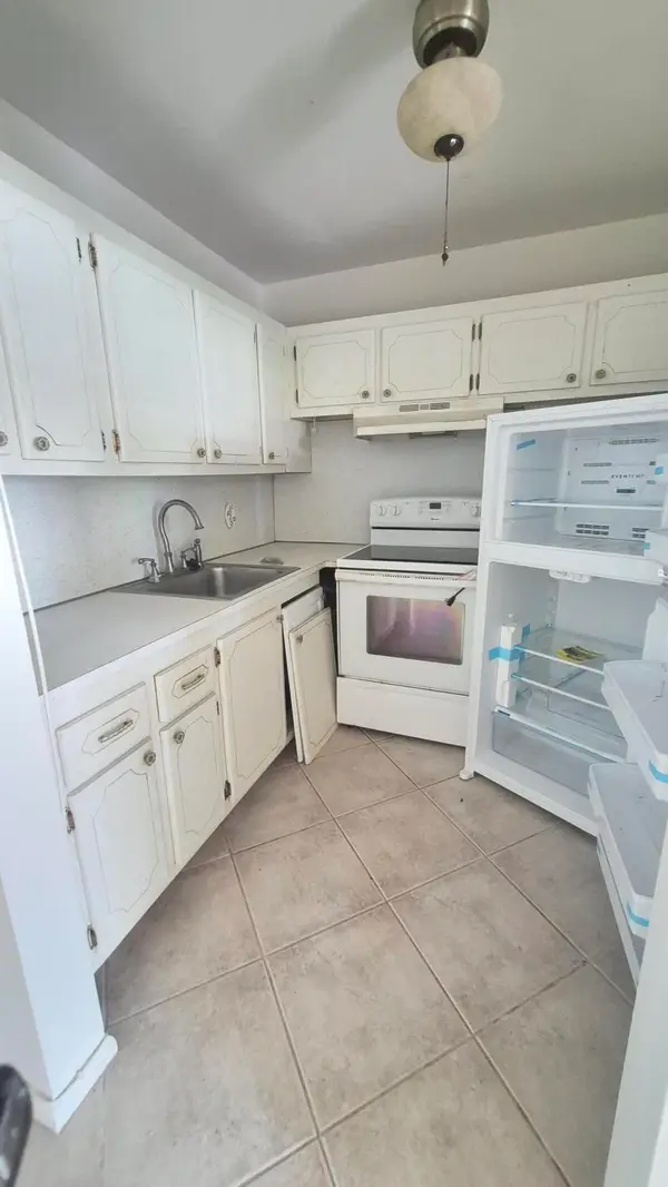 79 Canterbury D, West Palm Beach, FL 33417