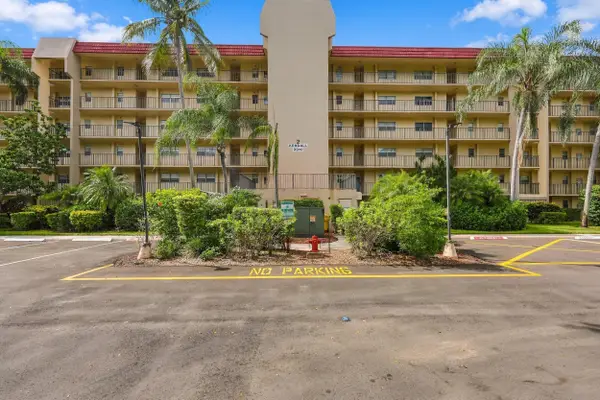 3810 Via Poinciana #202, Lake Worth, FL 33467