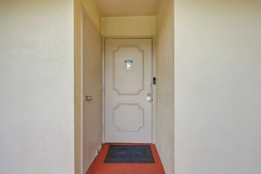 3810 Via Poinciana #202, Lake Worth, FL 33467 - #3