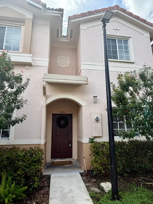 8884 N Isles Circle, Tamarac, FL 33321