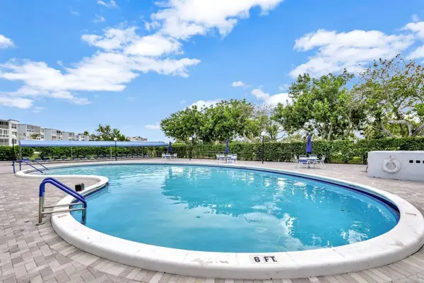 7624 NW 18th Street #407, Margate, FL 33063