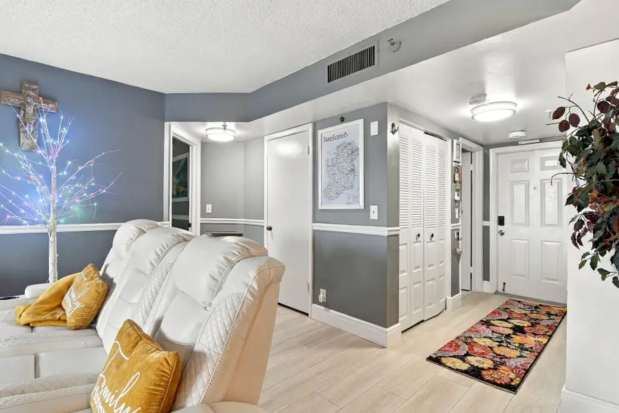 3465 Via Poinciana #405, Lake Worth, FL 33467 - #3