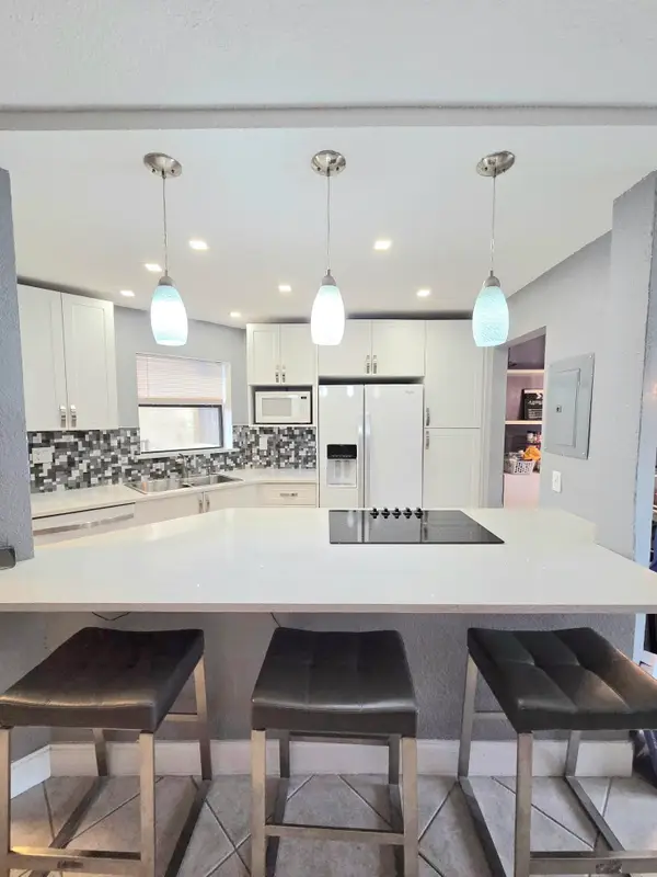 6655 W Broward Boulevard #203, Plantation, FL 33317