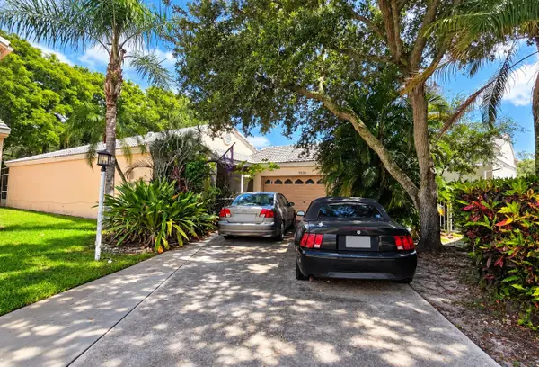 9538 NW 8th Circle, Plantation, FL 33324