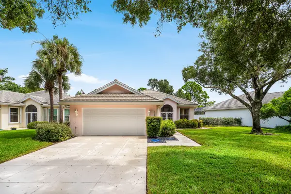 7708 SE Bay Cedar Circle, Hobe Sound, FL 33455