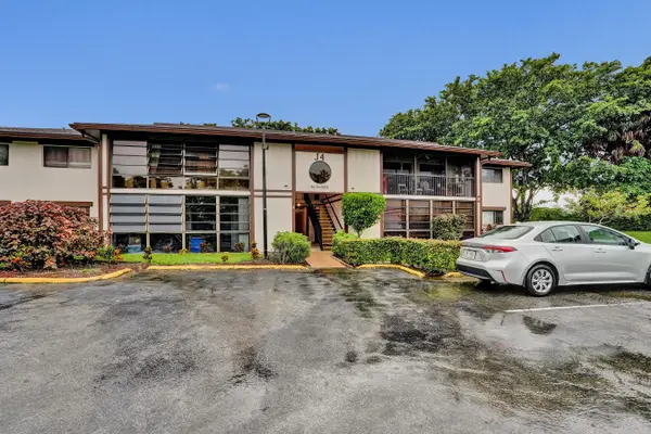 9414 S Belfort Circle #215, Tamarac, FL 33321