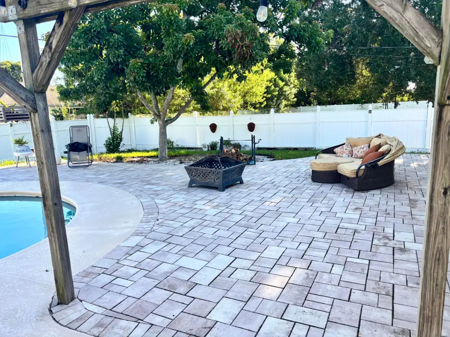 527 NW Avon Avenue, Port Saint Lucie, FL 34983 - #3