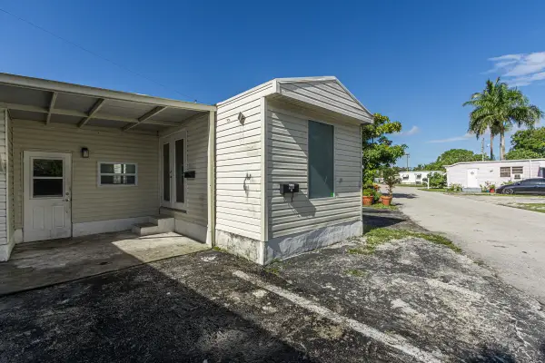 2776 NW 29th Place, Oakland Park, FL 33311