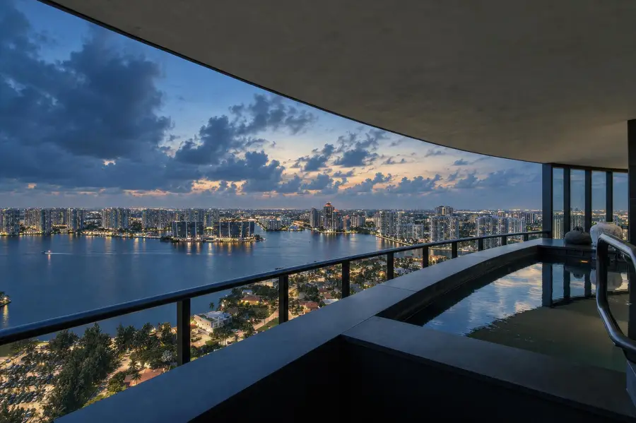 18555 Collins Avenue #3303, Sunny Isles Beach, FL 33160 - #2