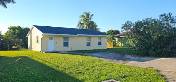 323 Seminole Court, Pahokee, FL 33476