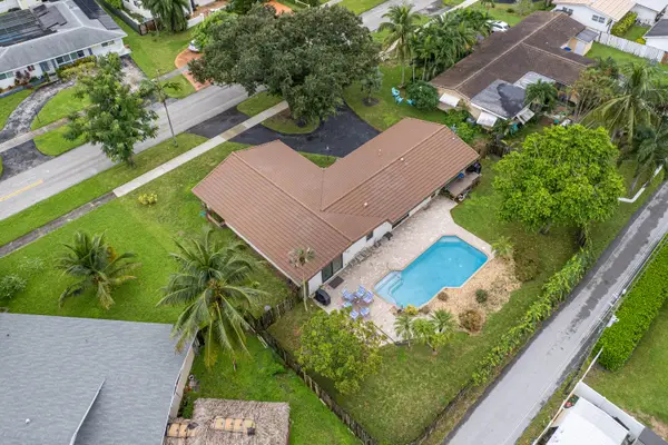 720 N Crescent Drive, Hollywood, FL 33021
