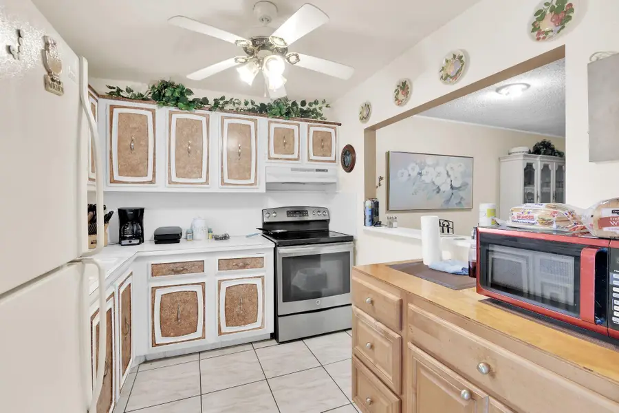711 Lori Drive #204, Palm Springs, FL 33461 - #2
