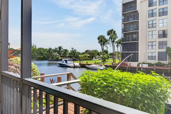 8 Royal Palm Way #104, Boca Raton, FL 33432