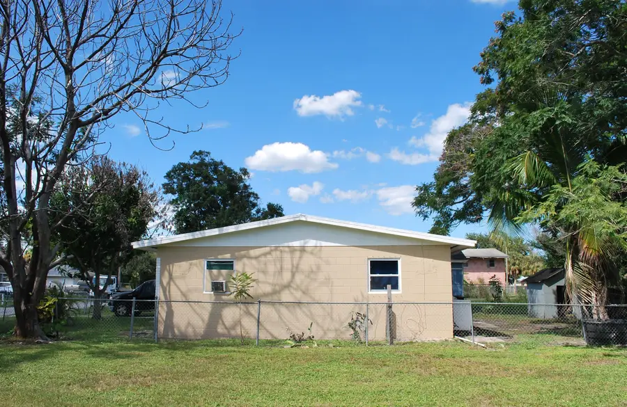 1106 N 22nd Street, Fort Pierce, FL 34950 - #2