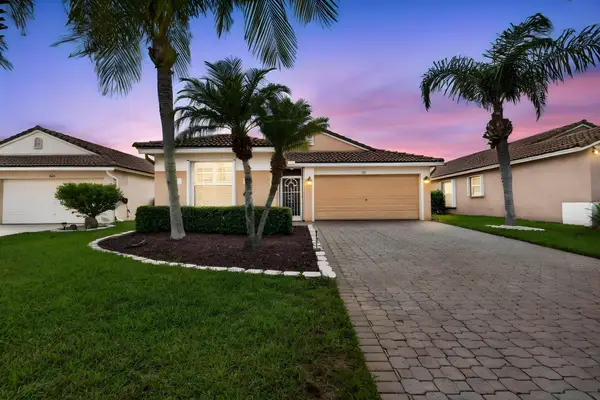 827 NW Greenwich Court, Port St Lucie, FL 34983