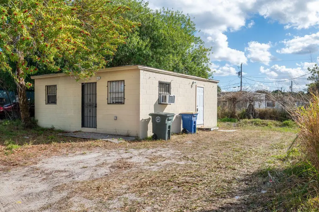 2516 Ave L #Unit b, Fort Pierce, FL 34947 - #1