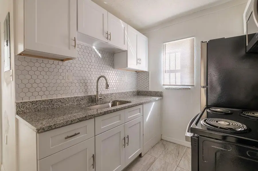 2516 Ave L #Unit b, Fort Pierce, FL 34947 - #2