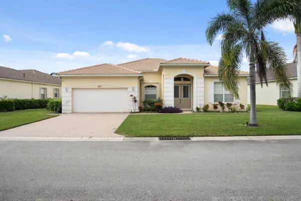 633 SW Long Key Court, Port St Lucie, FL 34986