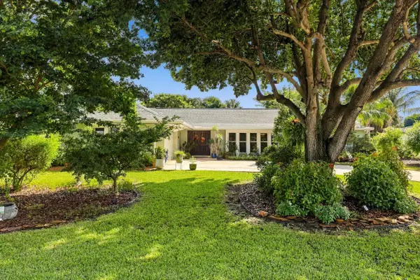 9714 Honeysuckle Avenue, Palm Beach Gardens, FL 33410