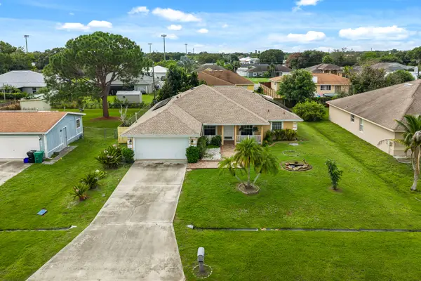 674 SW Lucero Drive, Port St Lucie, FL 34983