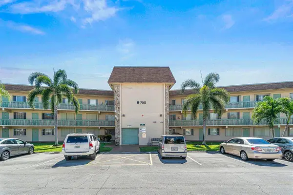 700 Village Green Court #319, Palm Springs, FL 33461