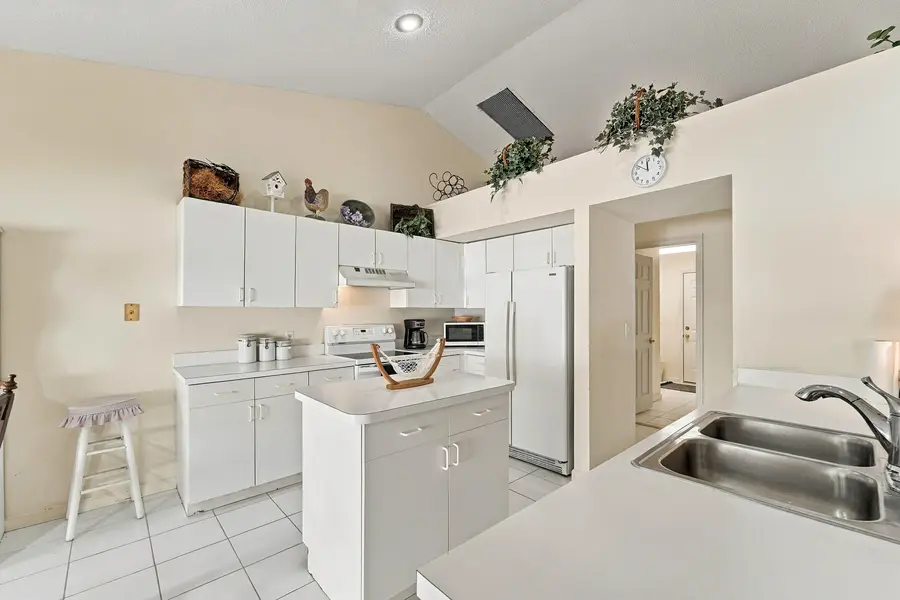 3705 Beachwood Drive, Delray Beach, FL 33445 - #3