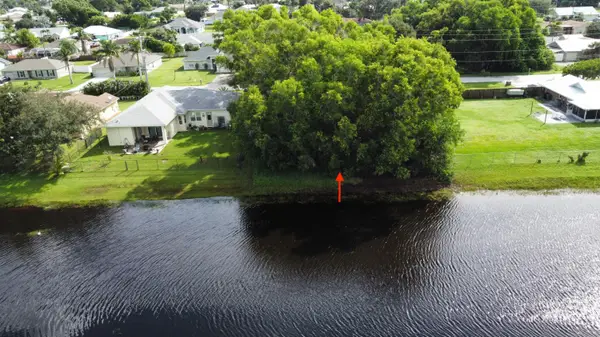 2550 SE Blackwell Drive, Port St Lucie, FL 34952