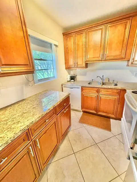 49 Norwich C, West Palm Beach, FL 33417