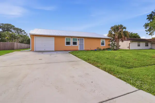 874 SW Canary Terrace, Port St Lucie, FL 34953
