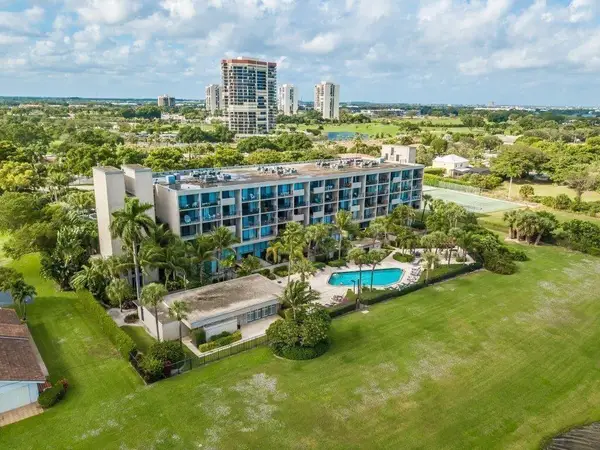 1830 Embassy Drive #112, West Palm Beach, FL 33401