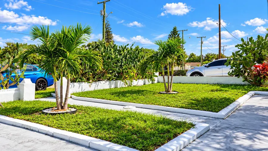 173 W 16th Street, Riviera Beach, FL 33404 - #2