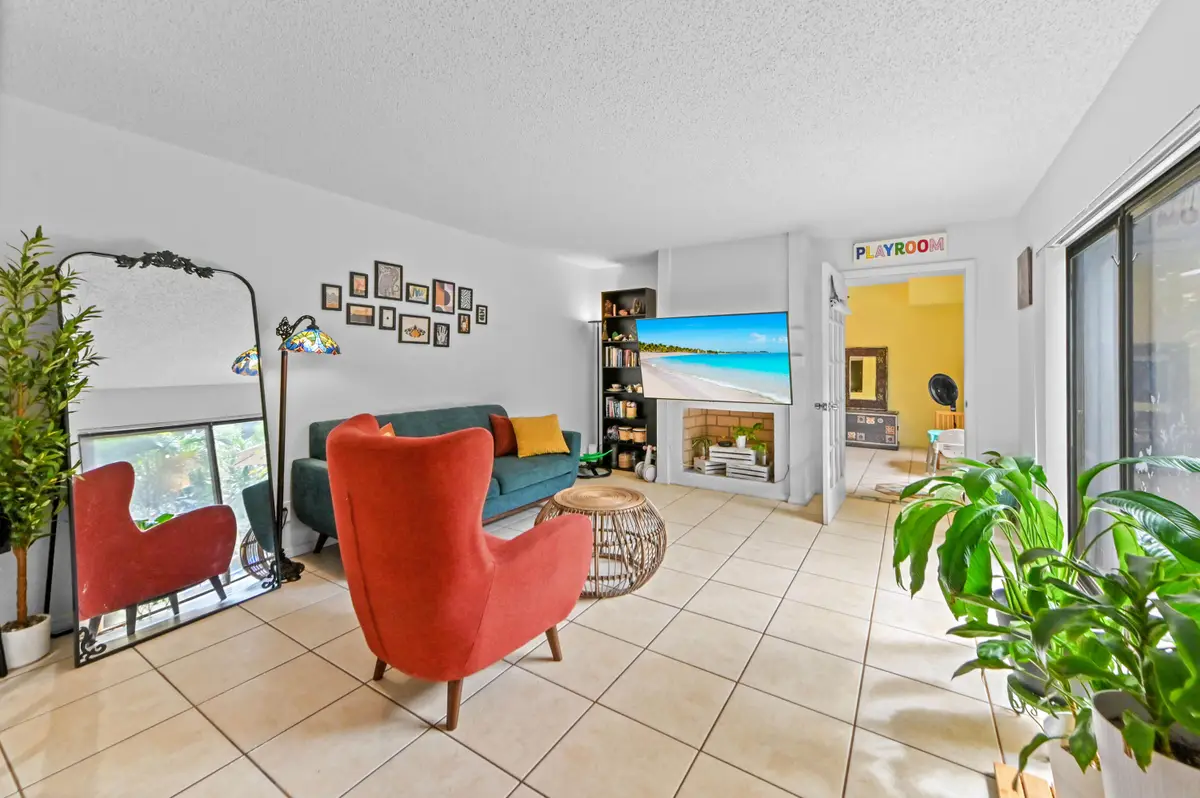824 Springdale Circle, Palm Springs, FL 33461 - #1