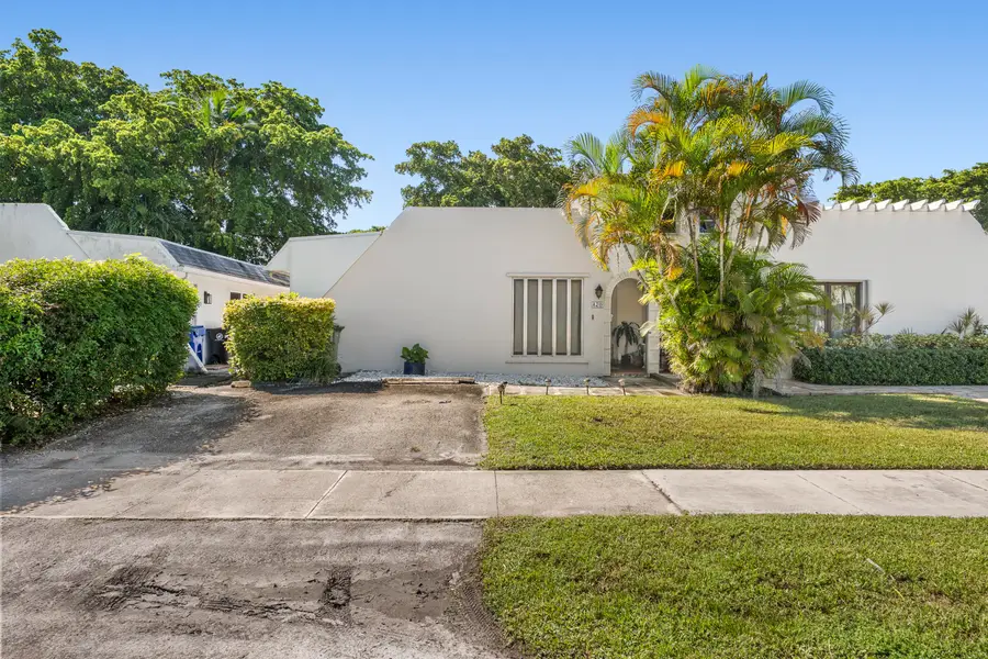 820 SW 12th Place, Fort Lauderdale, FL 33315 - #2