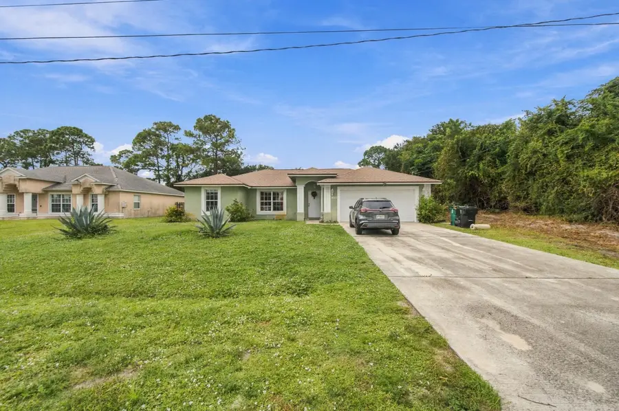 325 SE Thornhill Drive, Port Saint Lucie, FL 34983 - #2
